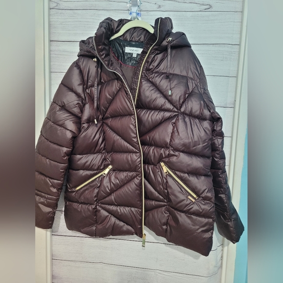 ⭐HOST PICK⭐NWT chocolate brown with gold hardware 2x puffer Jacket - Picture 4 of 16